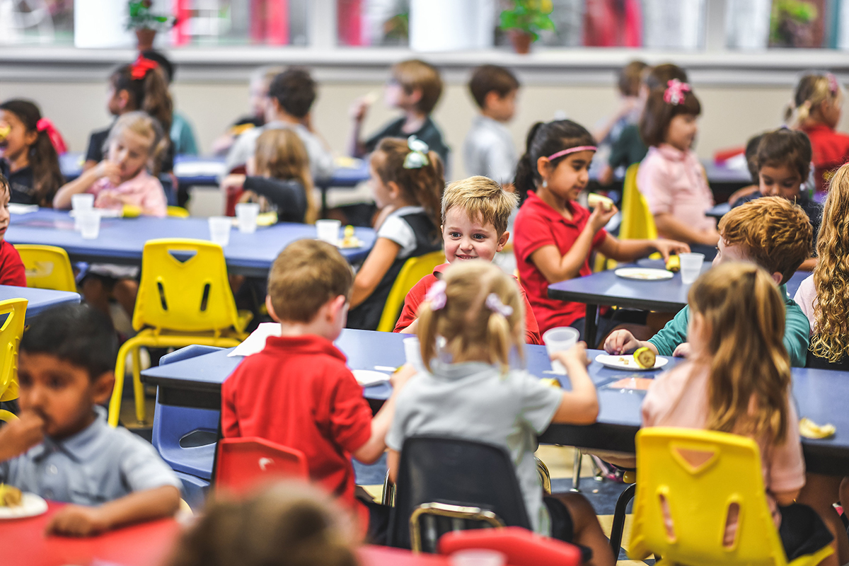 EEAE students eating lunch image